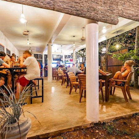 Dorian Guest House And Restaurant Уелигама Екстериор снимка